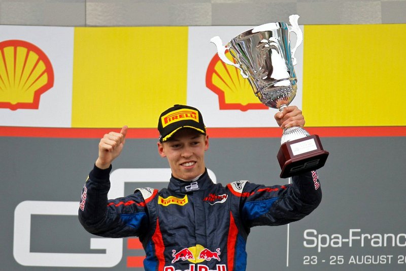 Daniil Kvyat será el segundo piloto de Toro Rosso en la Fórmula 1 2014 en desmedro de António Félix da Costa