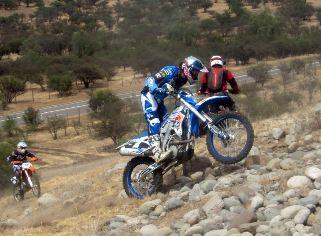 Chaleco López y Benjamín Herrera realizaron clínica de enduro para pilotos de Red Bull Los Andes