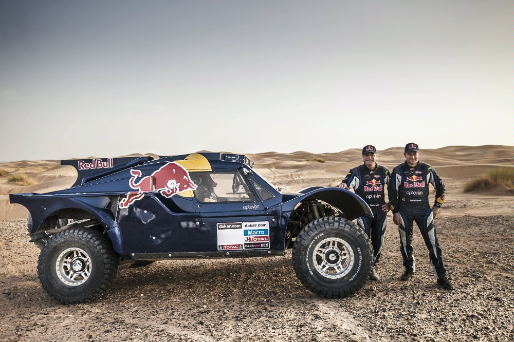 Carlos Sainz presenta el buggy con el cual correrá el Dakar 2014