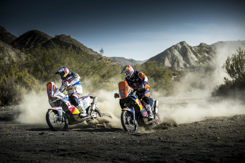 Red Bull presenta su equipo de atletas para el Dakar 2014