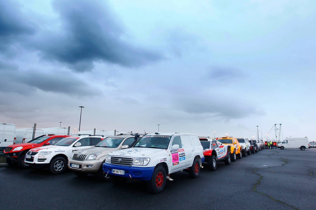 Primer enlace, ¡listo! 700 vehículos del Dakar ya se encuentran en Argentina