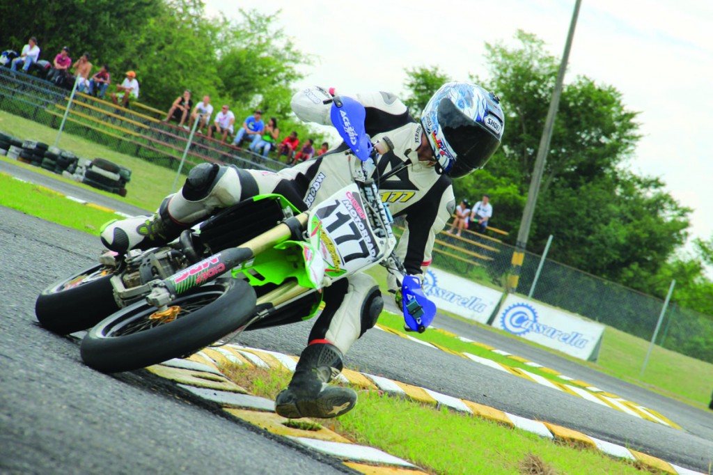 Maxi Scheib rescató un undécimo puesto en complicado Iberoamericano de Super Moto en Colombia