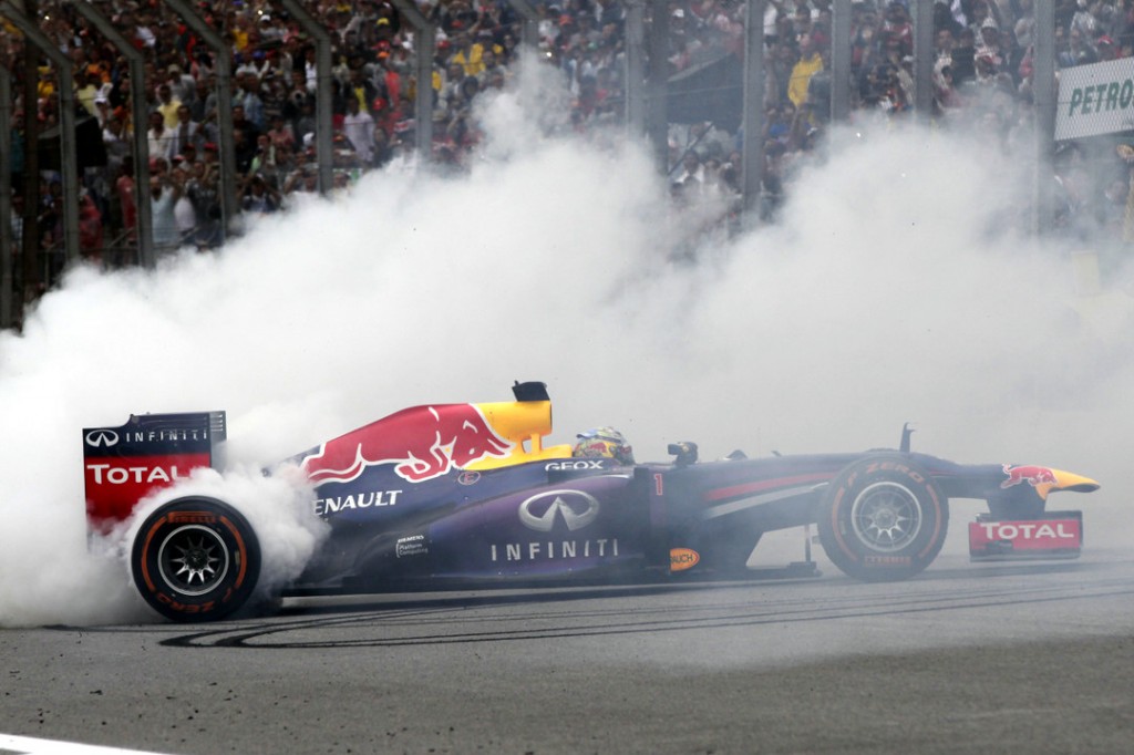Sebastian Vettel pasó algo más de susto en Brasil, pero logró una victoria más en la Fórmula 1 2013