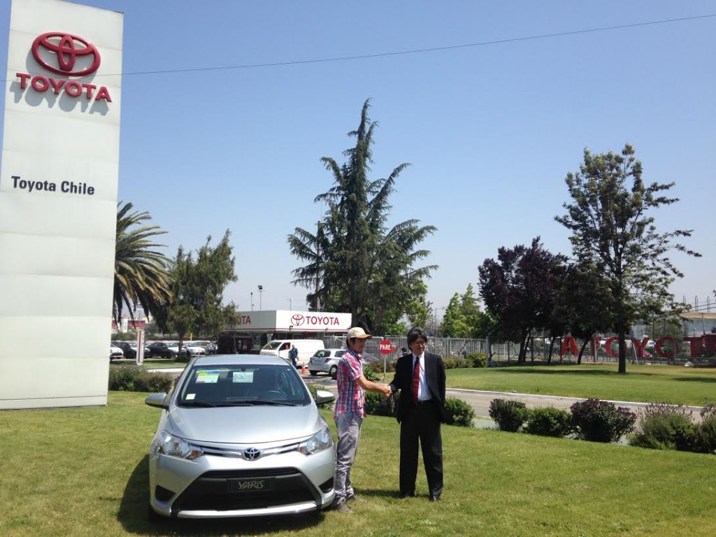 Ganador del concurso «¿Qué estarias dispuesto a hacer por un Yaris?» realiza noble gesto con la fundación María Ayuda