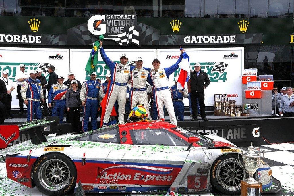Sebastien Bourdais, Joao Barbosa y Christian Fittipaldi ganan vibrantes 24 Horas de Daytona 2014