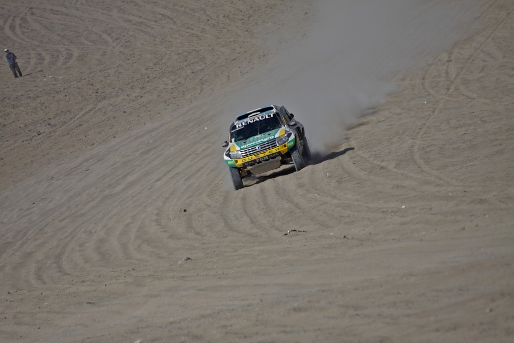 Emiliano Spataro alcanza el Top 15 en el Dakar 2014 con su Renault Duster