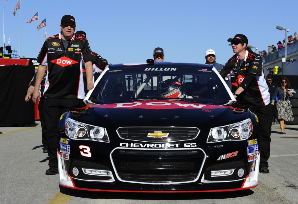 Austin Dillon marca la pole para la Daytona 500 y lleva el «3» de Dale Earnhardt de vuelta a «Victory Lane»