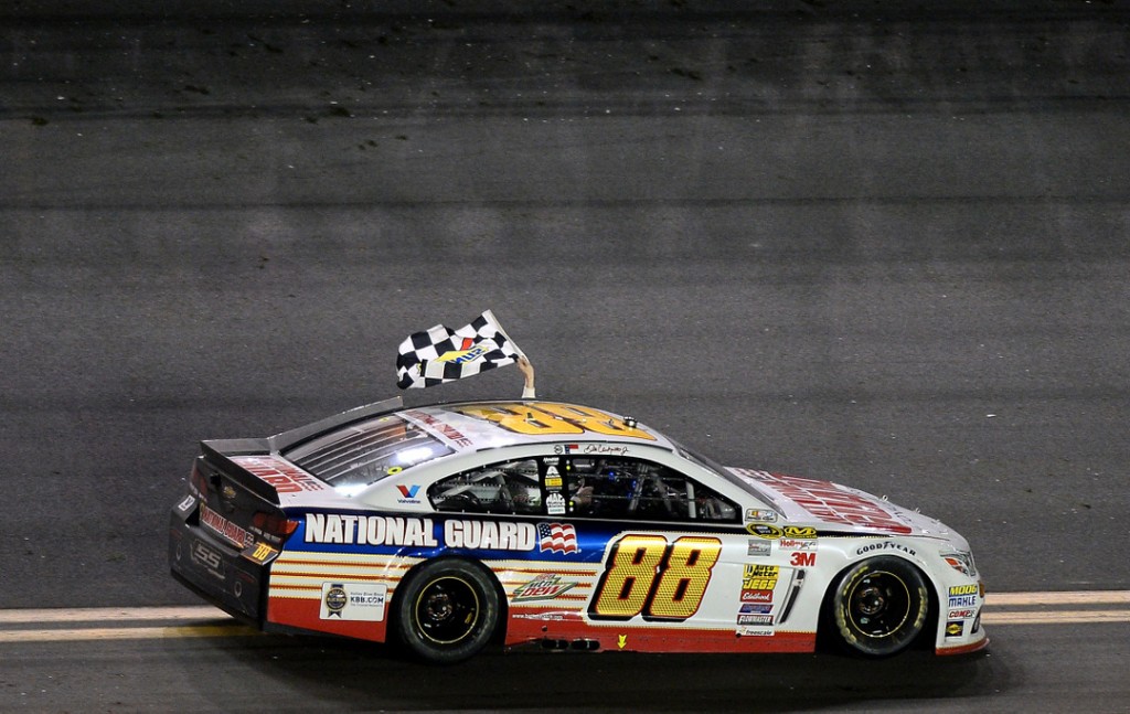 Dale Earnhardt Jr. gana la Daytona 500 de NASCAR