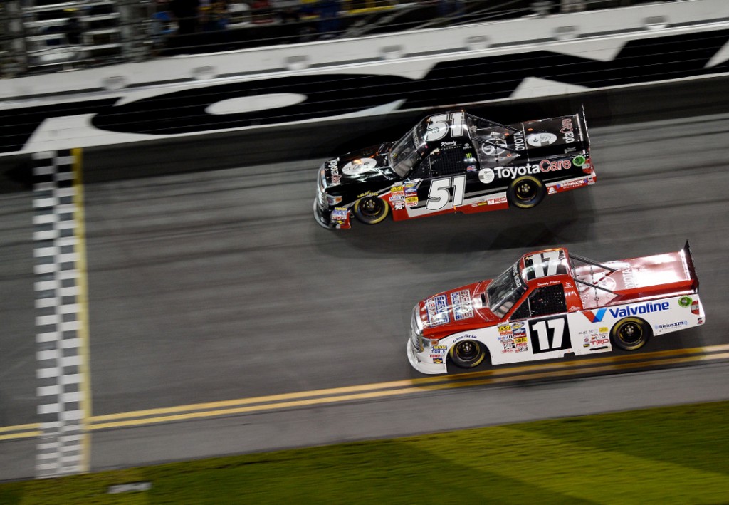 Daytona nos regala otro gran final, esta vez en la carrera de la NASCAR Camping World Truck Series