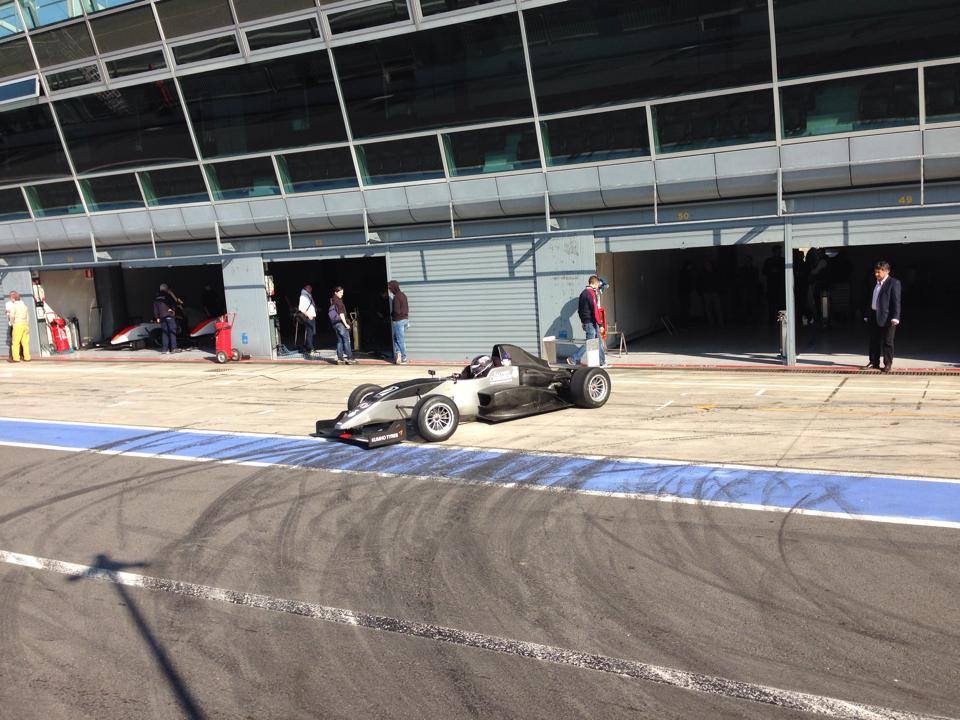 Jorge Bas prueba su nuevo monoplaza de la Fórmula 2000 Light en Monza