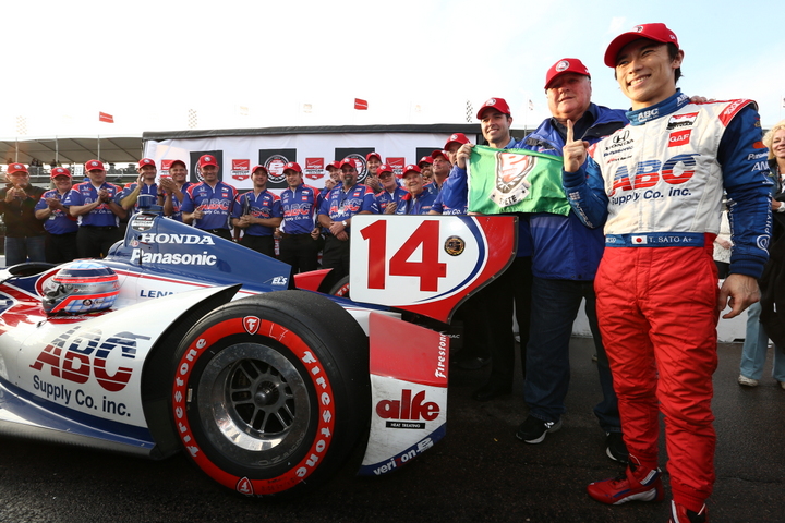 Takuma Sato se quedó con la primera pole del año en la IndyCar