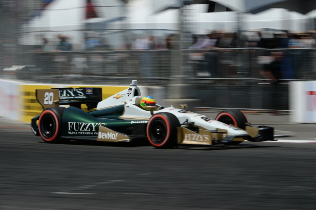 Mike Conway vence en accidentada carrera de IndyCar en Long Beach