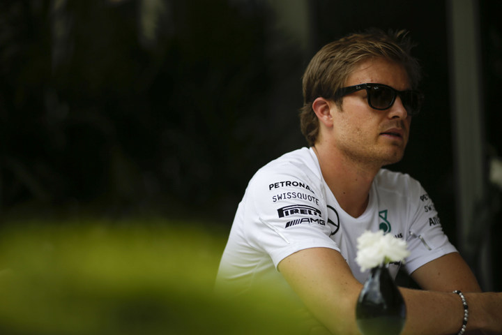 Formula 1, pole position de Nico Rosberg en dominante jornada para Mercedes en Bahrein
