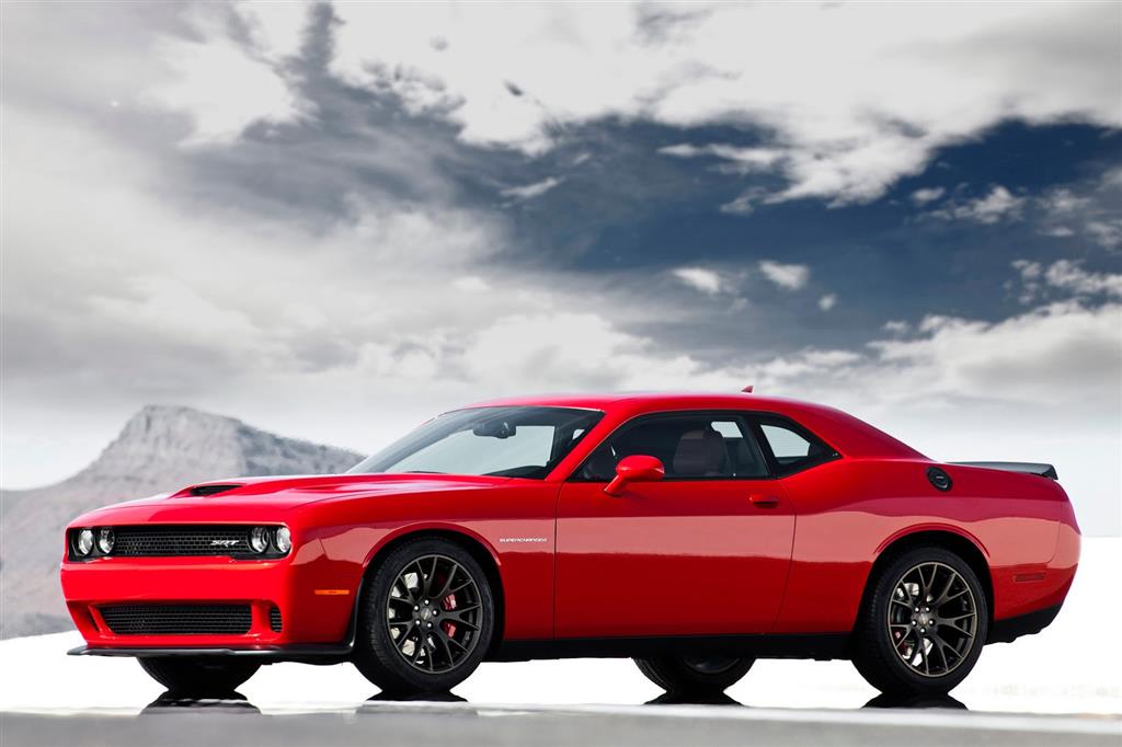Dodge Challenger SRT Hellcat 2015, musculatura sobrealimentada