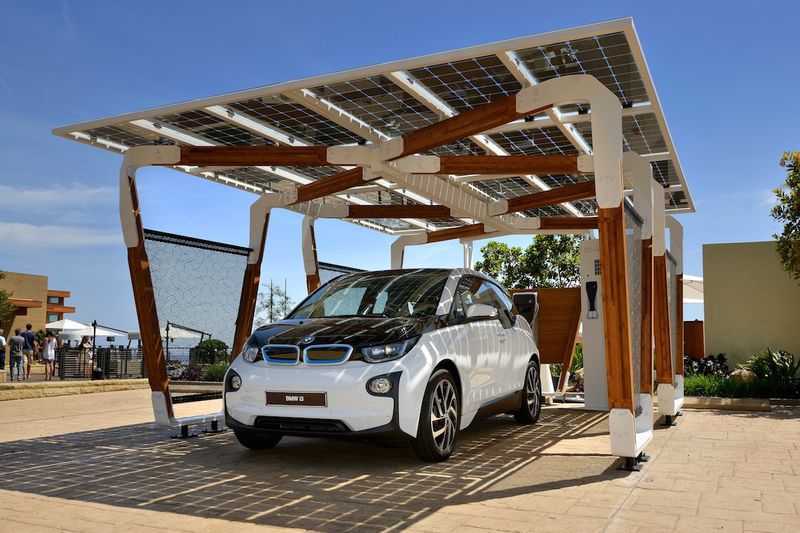 BMW presenta concepto de garage solar para sus modelos eléctricos