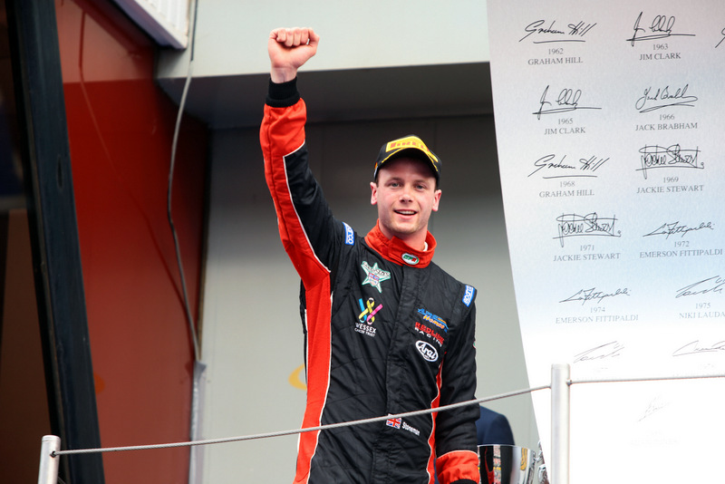 Dean Stoneman triunfó en la Sprint Race de la GP3 Series en España