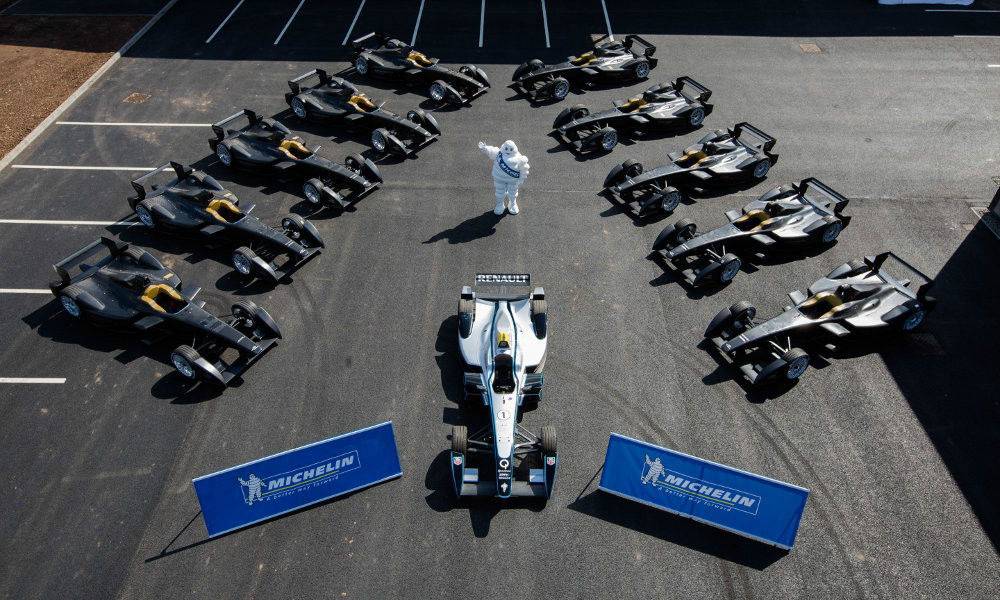 Los equipos de la Fórmula E reciben sus primeros autos