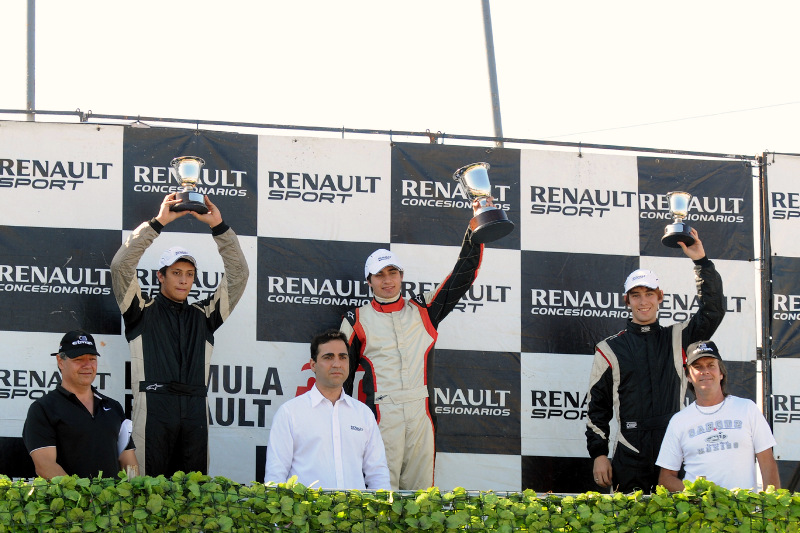 ¡Felipe Schamuk subió al podio en Córdoba!, Maximiliano Soto abandonó cuando hacía su mejor carrera en la Fórmula Renault 2.0