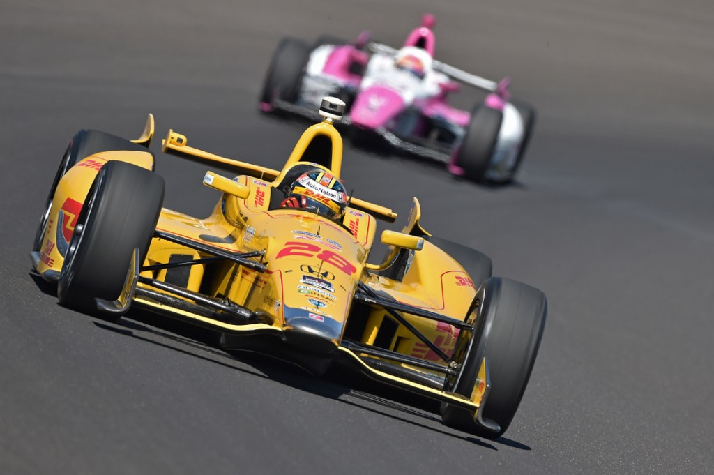 Ryan Hunter-Reay gana las 500 Millas de Indianapolis en infartante final