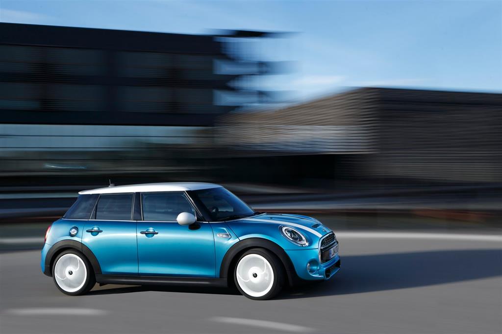 ¿Mini Cooper… con 5 puertas?