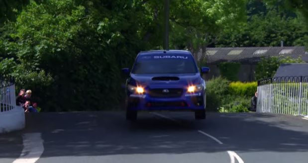 Ahora en video, revive la hazaña de Mark Higgins batiendo el record de la Isla de Man a bordo del nuevo Subaru STi