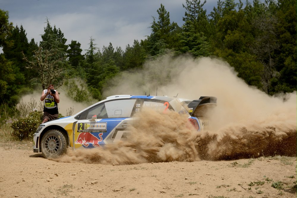 El WRC evalúa incluir paradas en pits en primes largos