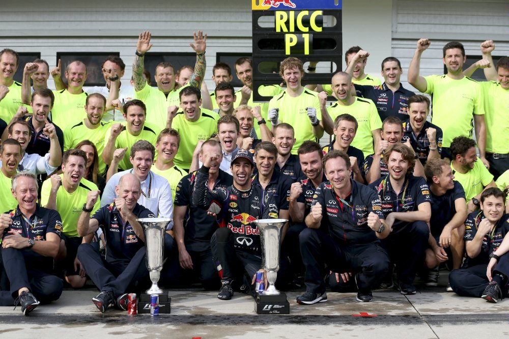Cápsula Motor: Ricciardo nos deleitó en Hungría