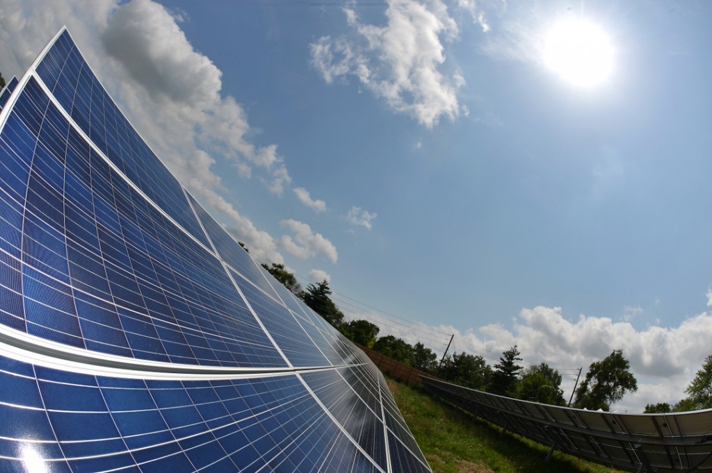 Indianapolis Motor Speedway inaugura la planta solar más grande de un complejo deportivo en el mundo