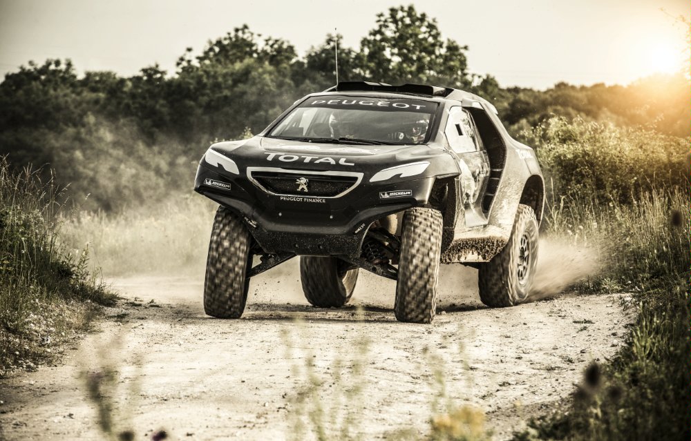 Imágenes, primeras pruebas del Peugeot 2008 DKR que debutará en el Dakar 2015