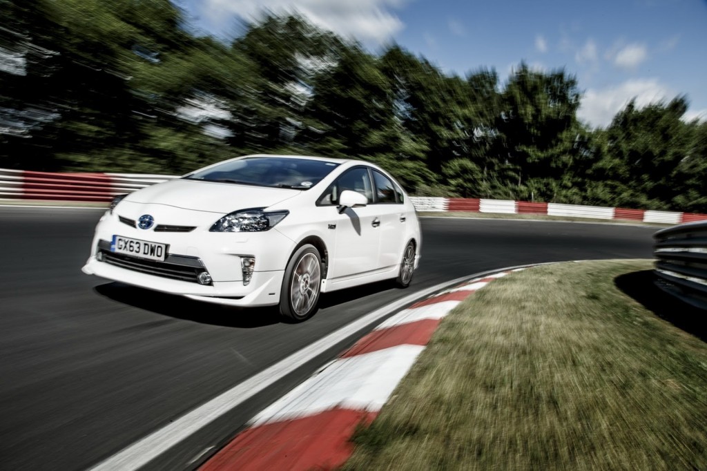 Toyota bate el récord de rendimiento de combustible en una vuelta al Nürburgring