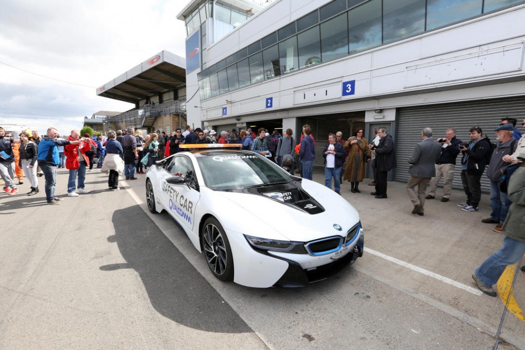 Un BMW i8 con cargador inalámbrico será el Safety Car de la Fórmula E