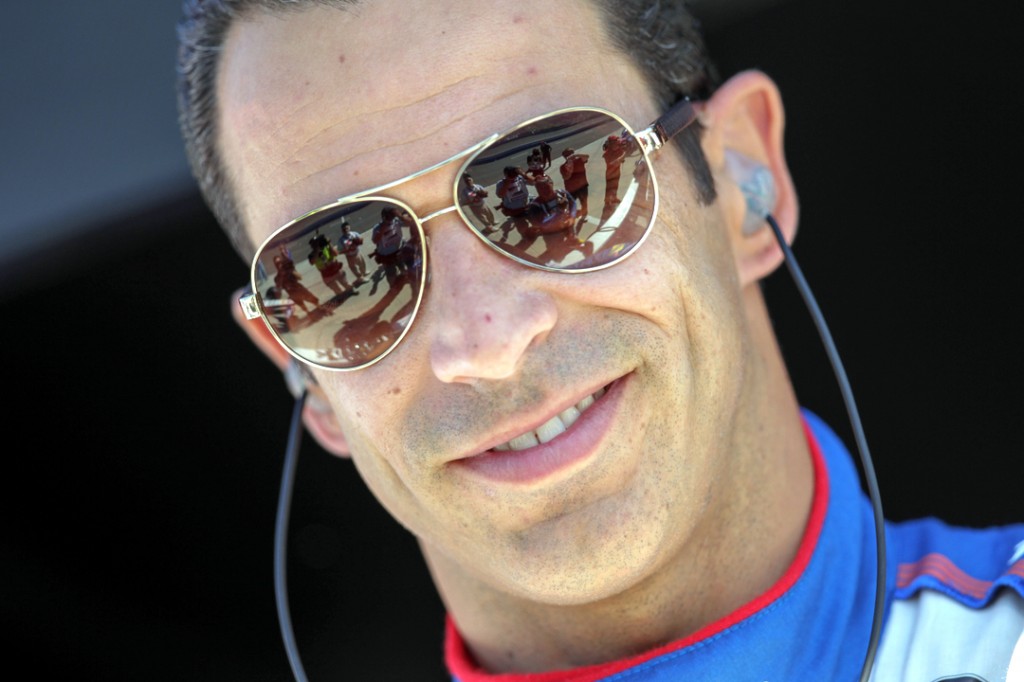 IndyCar, Helio Castroneves marca la pole position para la gran final en Fontana