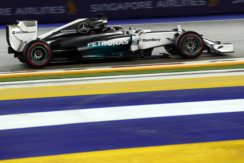[Fórmula 1] Ajustada pole position de Lewis Hamilton en las calles de Singapur