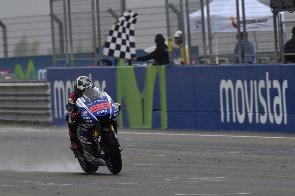 [MotoGP] Lorenzo vuelve a la victoria en carrera llena de caídas en Aragón