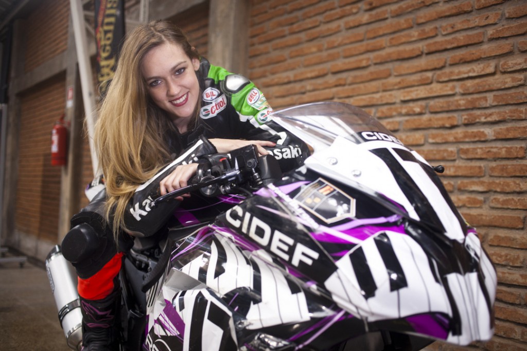 [Entrevista] Conoce a Rafaela Burgos, piloto del Campeonato Chileno de Velocidad