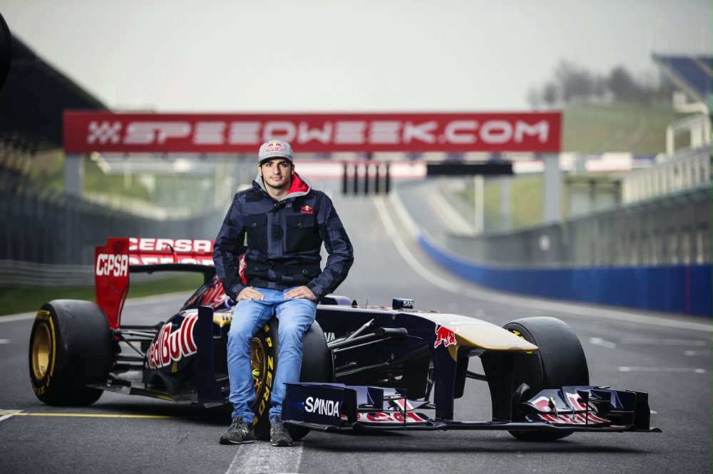 Dupla de novatos, Carlos Sainz Jr. correrá para Scuderia Toro Rosso en 2015