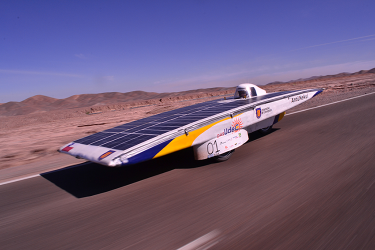 20 equipos participarán de la Carrera Solar Atacama, este miércoles se lanza la competencia en Santiago