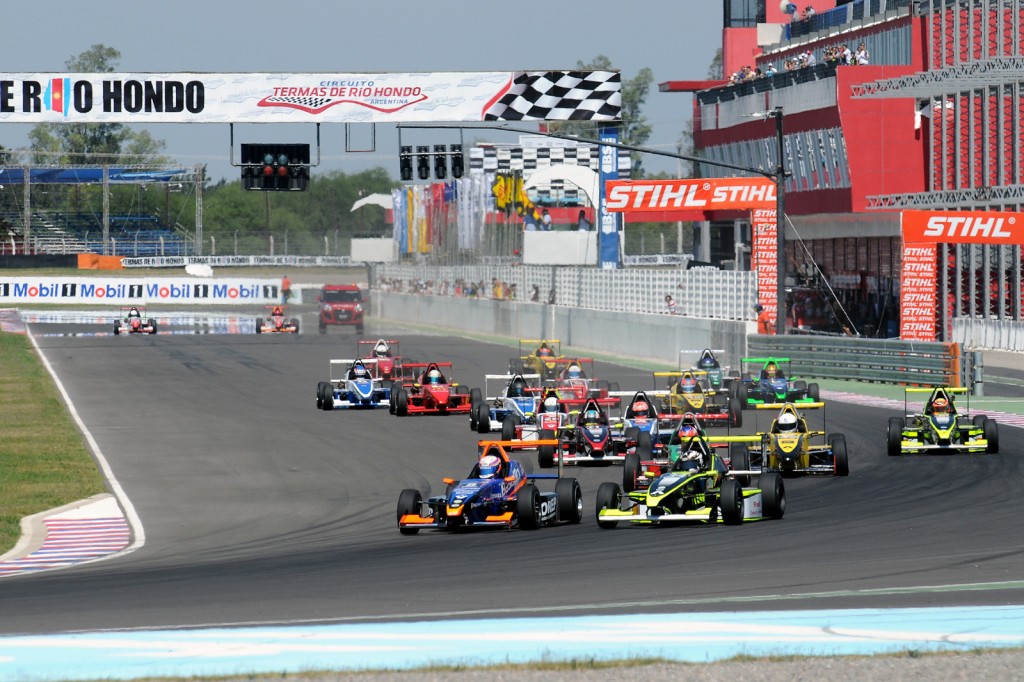Conozca los números de la temporada 2014 Fórmula Renault 2.0