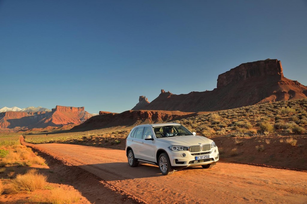 BMW X5 ahora con tres corridas de asientos; el jefe agranda la oficina