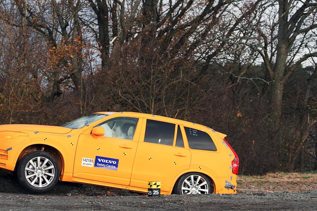 [Dossier] Volvo XC90 y su particular sistema de protección de accidentes en salidas de calzada