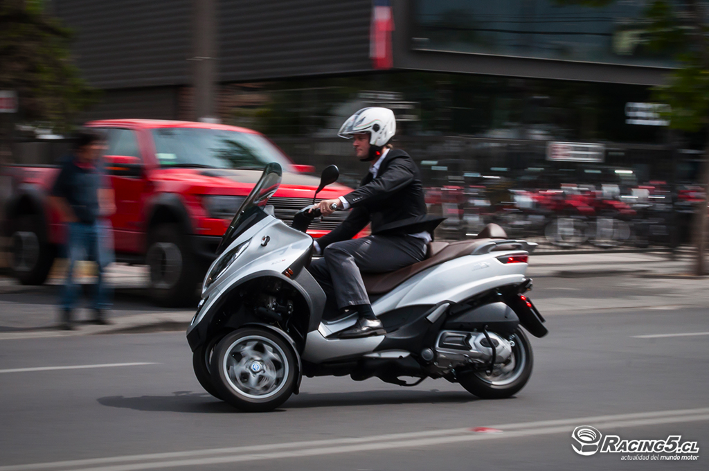 [Lanzamiento] Piaggio MP3, la primera scooter de tres ruedas del mercado