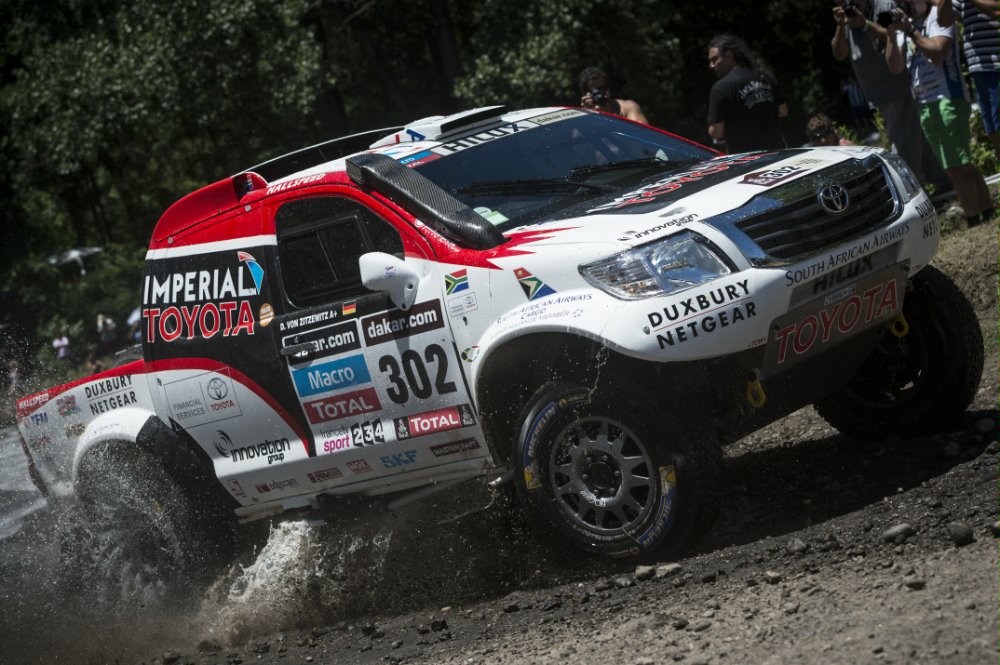 Toyota y Overdrive invaden el Dakar 2015, traen 10 Hilux de alto nivel