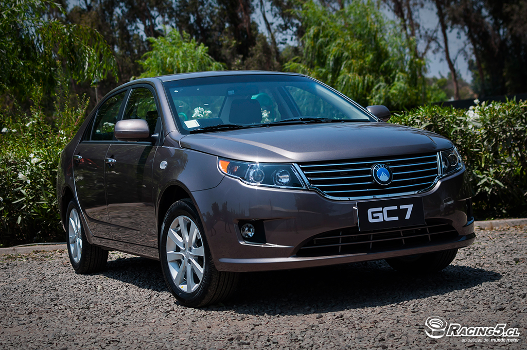[Lanzamiento] Geely GC7 y LC 1.0 potencian la gama para 2015