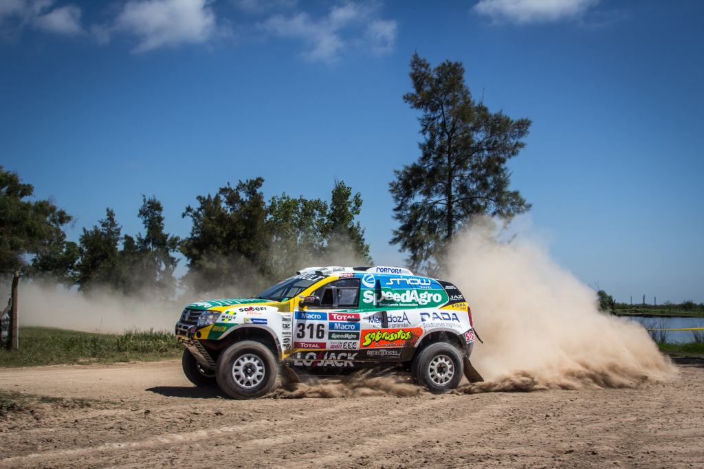 Espectacular actuación de Emiliano Spataro y el Renault Duster Team en la primera etapa del Dakar 2015