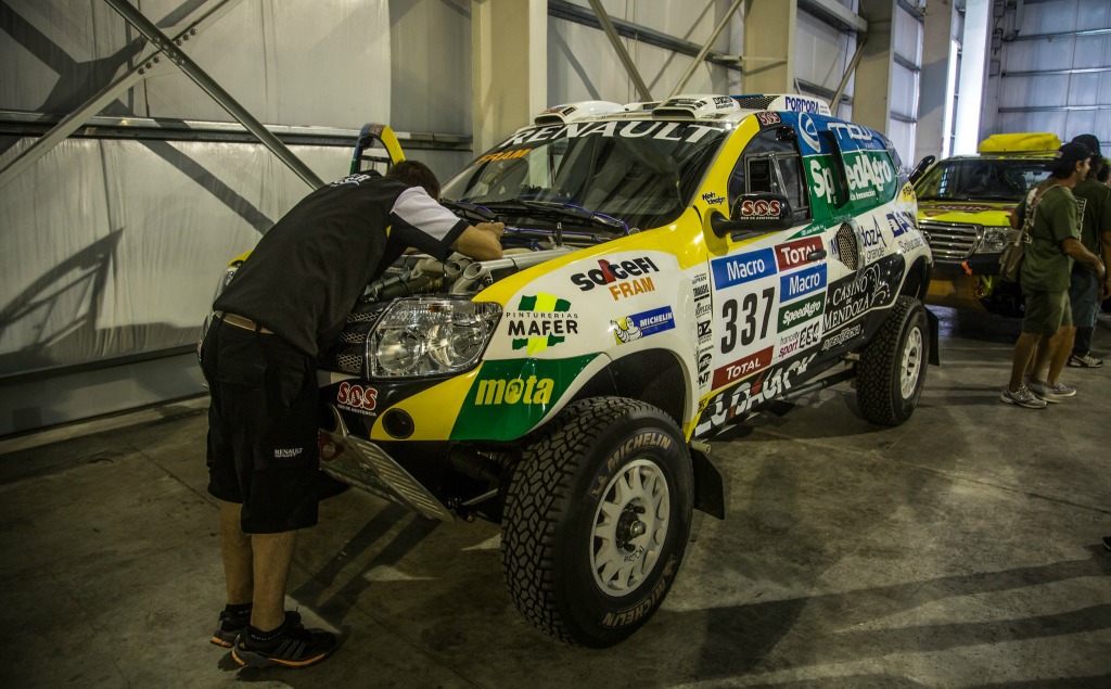 [Dakar 2015] El Renault Duster Team supera con éxito las verificaciones técnicas y administrativas