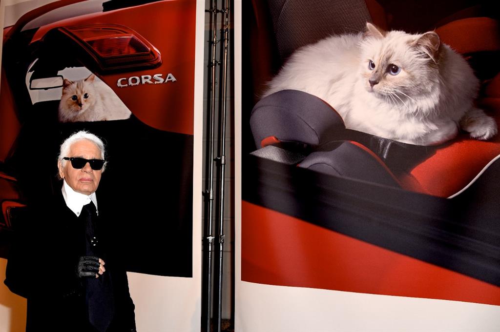¿Cómo le resultaron las fotos del nuevo Opel Corsa a Karl Lagerfeld y su gato modelo?
