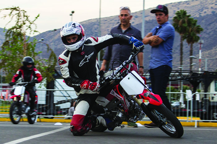 Padre de Jorge Lorenzo del MotoGP imparte clínica de conducción de motos en Chile