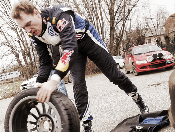 Los pilotos del WRC se prueban como mecánicos