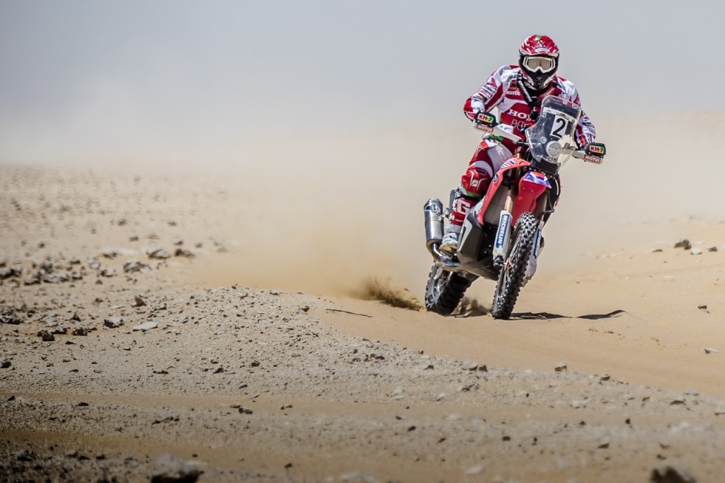 Honda obtuvo su primer triunfo en una etapa del Rally de Qatar, Pablo Quintanilla fue segundo