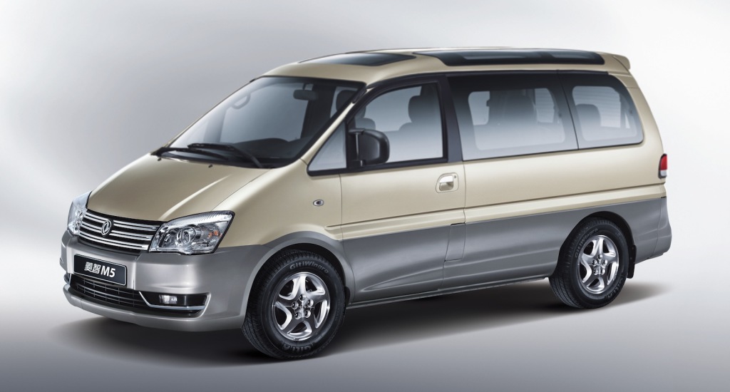 DFM presenta a la minivan M5 con capacidad para 11 ocupantes